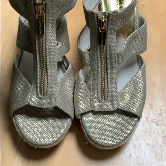 Michael kors size 10 wedge shoes - Picture 7 of 7